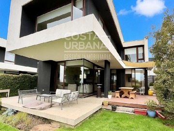 Casa en venta en Pinares de Montemar, Concón - 5 dormitorios, 4 baños