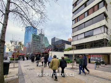 Local Comercial en arriendo mensual en Isidora Goyenechea / San Sebastian / El Golf, Las Condes - 2 baños