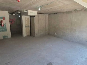 Local Comercial en arriendo mensual en Local a la salida del metro Santa Ana (174507), Santiago - 1 baño