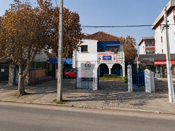 Casa en venta en Avenida macul 3340, Macul - 5 dormitorios, 2 baños
