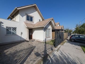 Casa en venta en Gran quincho, grandes espacios, linderos, buin., Buin - 3 dormitorios, 3 baños