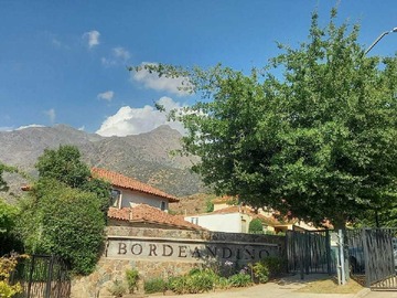 Casa en venta en Luminoso Hogar Ideal para Familias Grandes (169732), Peñalolén - 5 dormitorios, 4 baños