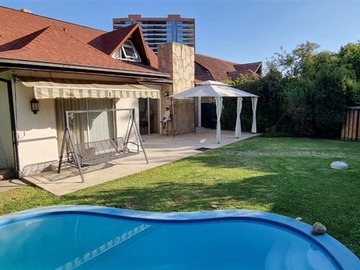 Casa en venta en Nuestra Señora del Rosario, Las Condes - 4 dormitorios, 3 baños