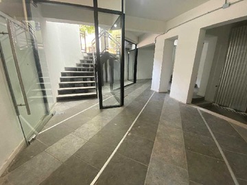 Local Comercial en arriendo mensual en Local en Zona de Alta Afluencia (169884), Santiago - 2 baños