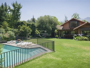 Casa en venta en Huinganal, Lo Barnechea - 4 dormitorios, 4 baños