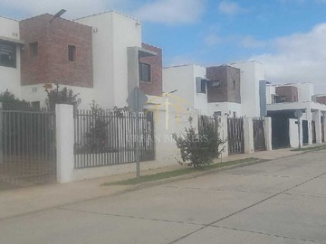 Casa en venta en Hermosa y moderna casa, Peñuelas Coquimbo (97297), Coquimbo - 4 dormitorios, 3 baños