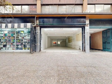 Local Comercial en arriendo mensual en Alto flujo peatonal | 5 mts de frente a calle (175065), Santiago - 1 baño