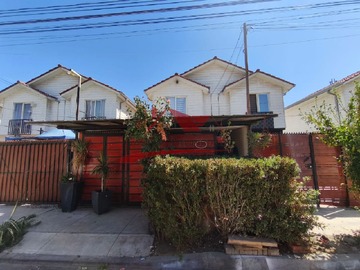 Casa en venta en Casa de Dos Pisos, 4 Dormitorios y 3 Baños, Lampa - 4 dormitorios, 3 baños