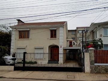 Casa en arriendo mensual en 4 1/2 Poniente 440, Viña del Mar - 7 dormitorios, 6 baños
