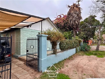 Casa en venta en Casa con Gran Terreno en Barrio Seguro y Residencial, Metro San Joaquin, Macul, Macul - 3 dormitorios, 1 baño