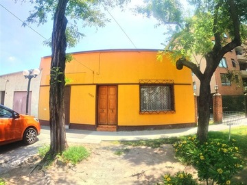 Casa en venta en Se vende terreno comercial con 2 casas amplias providencia, Providencia - 10 dormitorios, 3 baños