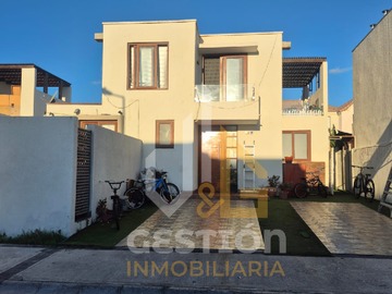 Casa en venta en Gladys Marín 625, Antofagasta - 4 dormitorios, 4 baños