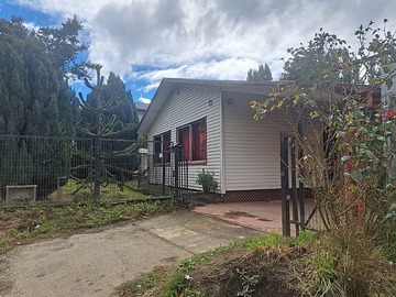 Casa en venta en A 50 metros de centro comercial naudumar, Castro - 3 dormitorios, 2 baños