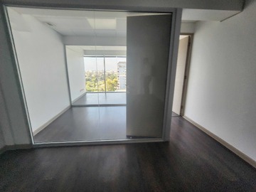 Oficina en arriendo mensual en Oficina en Business Center 2 estacionamientos (36167), Las Condes - 2 dormitorios, 1 baño