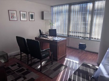Oficina en arriendo mensual en Oficina Bien Conectada, espaciosa (173995), Providencia - 3 dormitorios, 3 baños