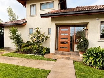 Casa en venta en 1 1/2 norte B, Talca - 3 dormitorios, 5 baños