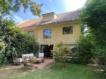 Casa en venta en Colegio Pumahue (91625), Huechuraba - 5 dormitorios, 4 baños