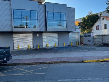 Local Comercial en arriendo mensual en Local Comercial 2 Pisos, Frente a Clínica (169498), Temuco - 1 baño