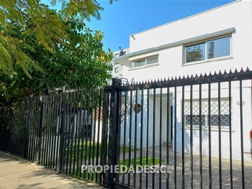 Casa en venta en Pedro de Valdivia / Diagonal Oriente, Ñuñoa - 5 dormitorios, 4 baños