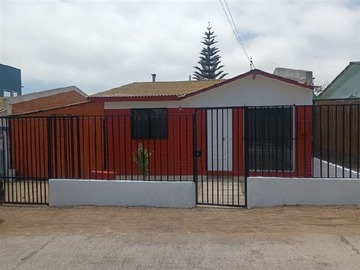 Casa en venta en Av. Balmaceda, Coquimbo - 3 dormitorios, 1 baño