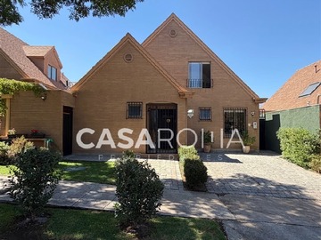Casa en arriendo mensual en Pie andino, Lo Barnechea - 5 dormitorios, 3 baños