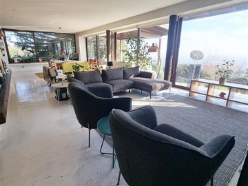 Casa en arriendo mensual en Alvaro Casanova, Peñalolén - 4 dormitorios, 5 baños