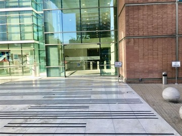 Oficina en arriendo mensual en Torre Apoquindo / Metro Escuela Militar, Las Condes