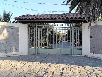 Casa en arriendo mensual en Avda. San Rafael, Los Andes - 5 dormitorios, 3 baños