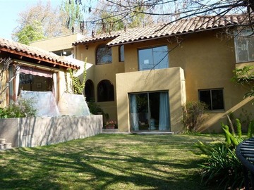 Casa en venta en Camino Las Flores / Camino La Fuente, Las Condes - 4 dormitorios, 4 baños