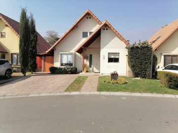 Casa en venta en Quebrada de Macul/Consistorial, Peñalolén - 5 dormitorios, 3 baños