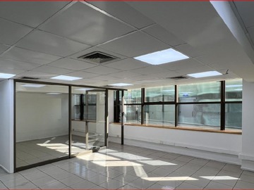 Oficina en arriendo mensual en Arrienda Oficina Metro Esc. Militar 99 M2 UF 43 las Condes - 2 baños