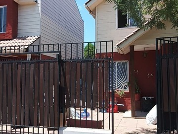 Casa en venta en Venta Casa Pasaje los Pozones Larapinta, Lampa - 3 dormitorios, 2 baños