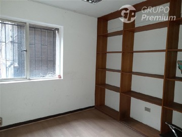 Oficina en venta en Gran rebaja de precio oficina huerfanos, Santiago - 3 dormitorios, 1 baño