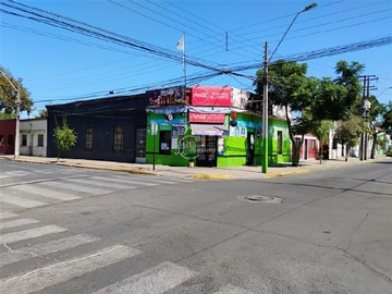 Sitio en venta en Calle Maule con Cuevas, Santiago - 2 baños