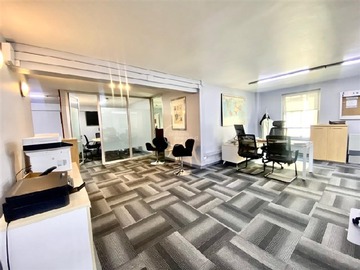 Oficina en venta en Isisdora Goyenechea con El Bosque Norte, Las Condes - 2 dormitorios, 3 baños