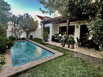 Casa en venta en Las Condes, San Carlos de Apoquindo, Las Condes - 4 dormitorios, 2 baños