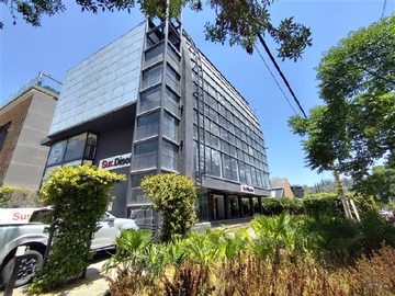Local Comercial en arriendo mensual en Alonso de Córdoba / Nueva Costanera, Vitacura - 3 baños