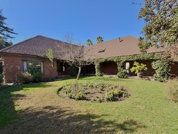 Casa en venta en Las pataguas / casa en venta / gran terreno, Lo Barnechea - 5 dormitorios, 5 baños