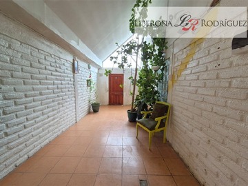 Casa en venta en Casa esquina a pasos del centro de Villa Alemana, Villa Alemana - 6 dormitorios, 2 baños