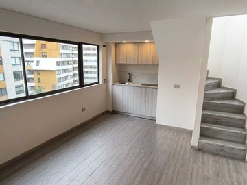 Departamento en arriendo mensual en Dúplex Remodelado | El Golf Las Condes 1D Estac. (178604), Las Condes - 1 dormitorio, 1 baño