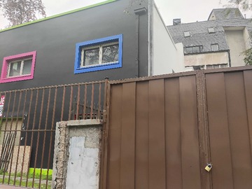 Local Comercial en venta en Espacio Amplio y Versátil para Tu Negocio (170009), Providencia - 3 baños