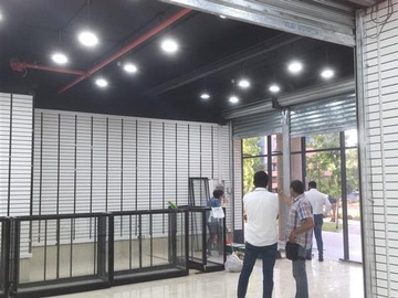 Local Comercial en arriendo mensual en Arriendo local comercial. Las condes. Metro manquehue, Las Condes - 1 baño