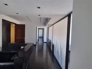Oficina en venta en Av. La dehesa, Lo Barnechea - 5 dormitorios, 3 baños