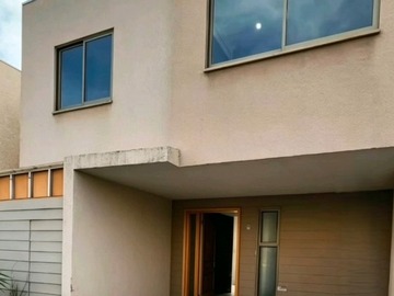 Casa en venta en Lientur, La Florida - 3 dormitorios, 3 baños