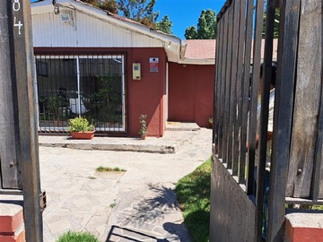 Casa en venta en A dos cuadras de la plaza de melipilla esquina vargas, Melipilla - 5 dormitorios, 2 baños