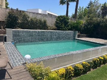 Casa en venta en P.º Los Bravos 4500, Lo Barnechea, Lo Barnechea - 6 dormitorios, 5 baños