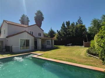 Casa en venta en Condominio Las Bandas, Colina - 5 dormitorios, 5 baños