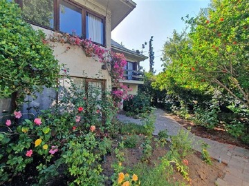 Casa en venta en Presidente Errázuriz, Las Condes - 6 dormitorios, 4 baños