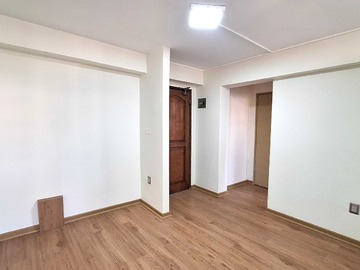 Oficina en arriendo mensual en Moderna Oficina con Excelente Conectividad (177257), Santiago - 3 dormitorios, 1 baño