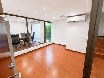 Oficina en venta en Oficina en venta o arriendo isidora goyenechea-la pastora, Las Condes - 5 dormitorios, 2 baños